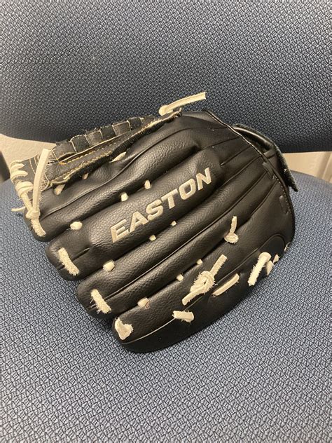 Easton black malic glove